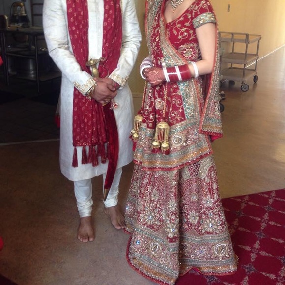 Stunning Bridal Lehenga!!! - Picture 4 of 7